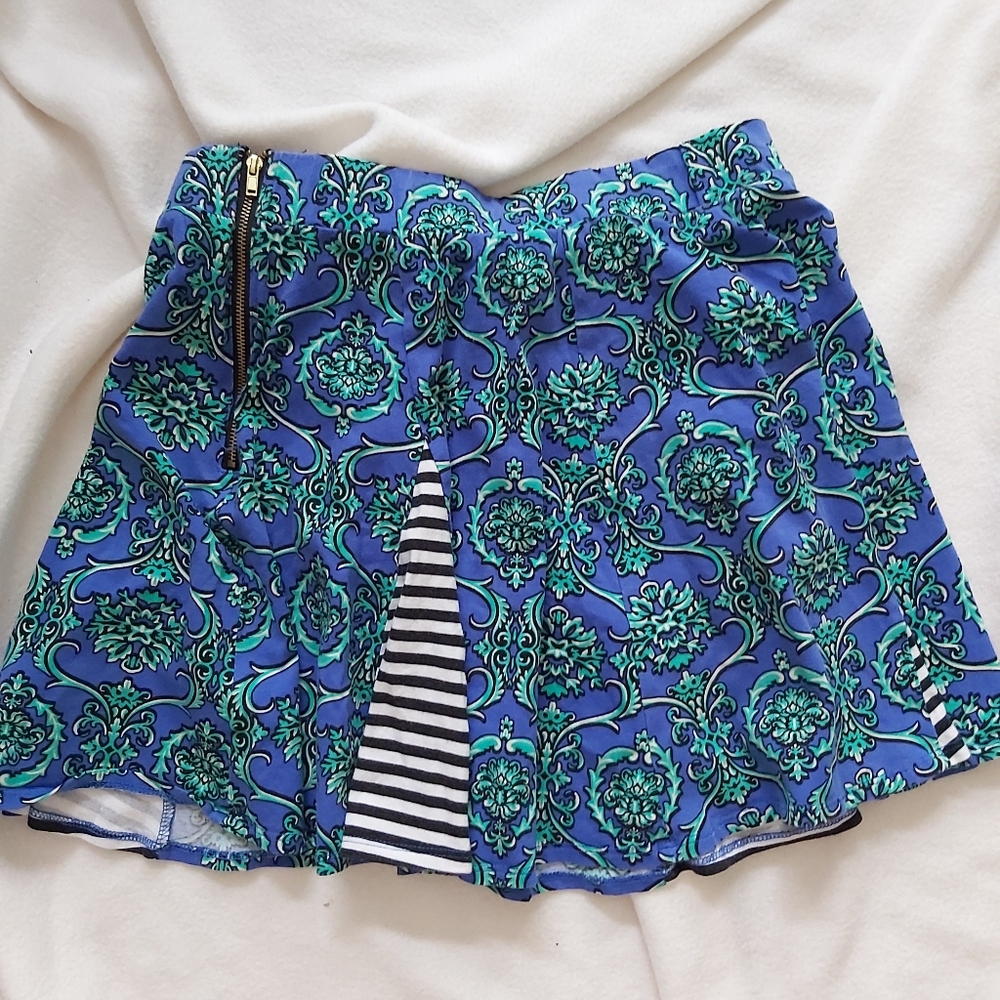 funky patterned mini skirt - Picture 3 of 3